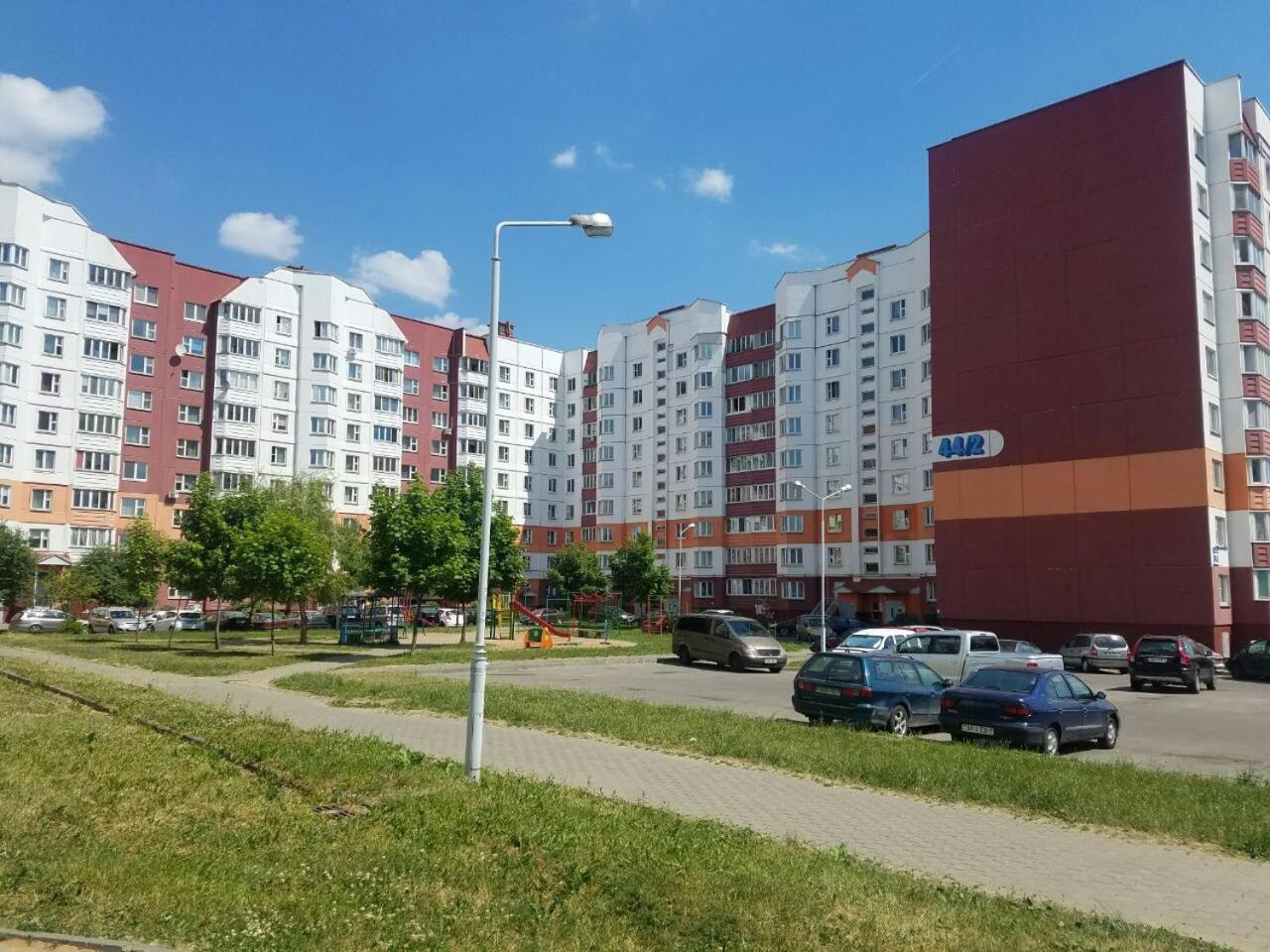 Apartment On Metro Mihalova Minsk Buitenkant foto