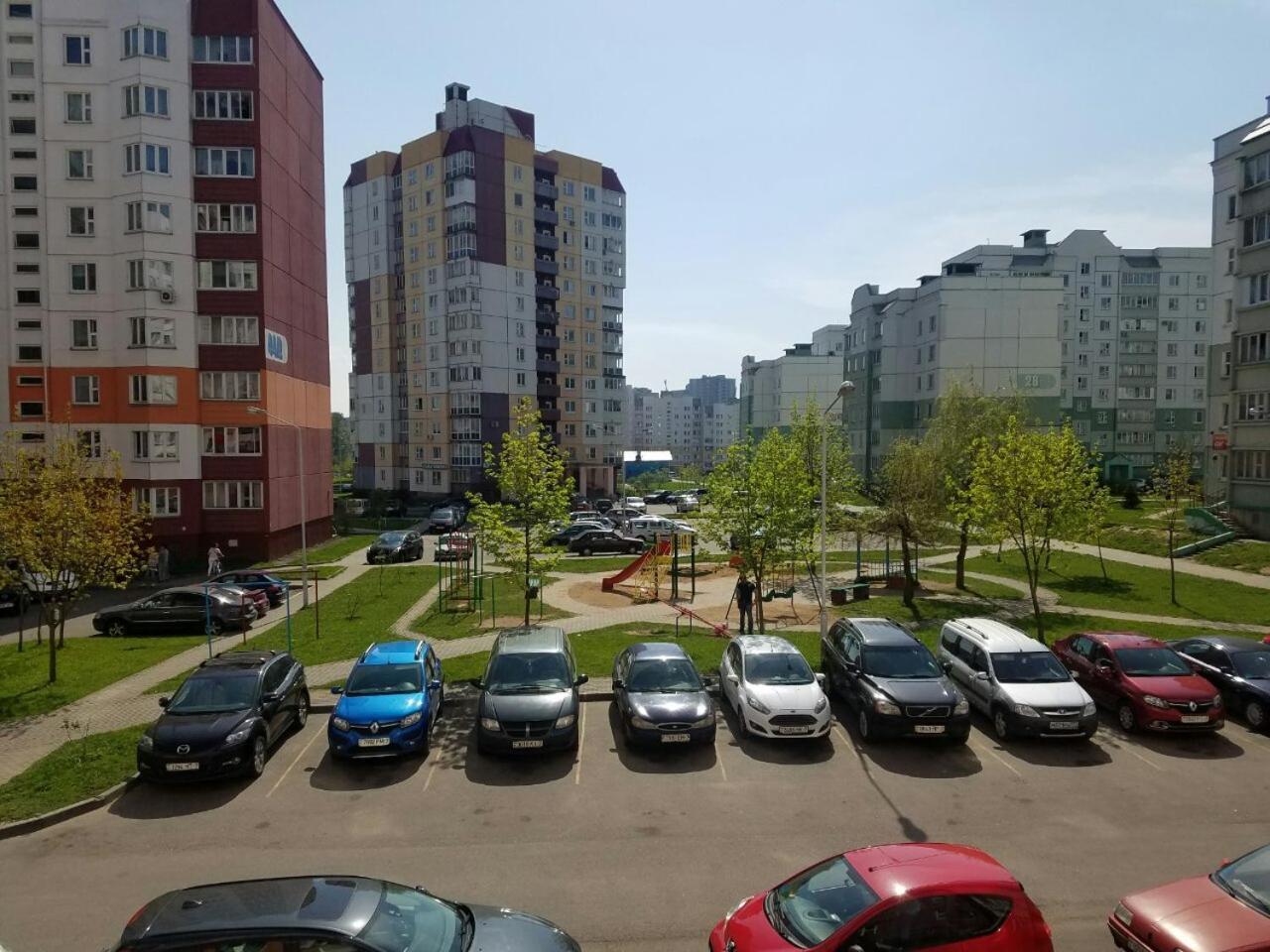 Apartment On Metro Mihalova Minsk Buitenkant foto