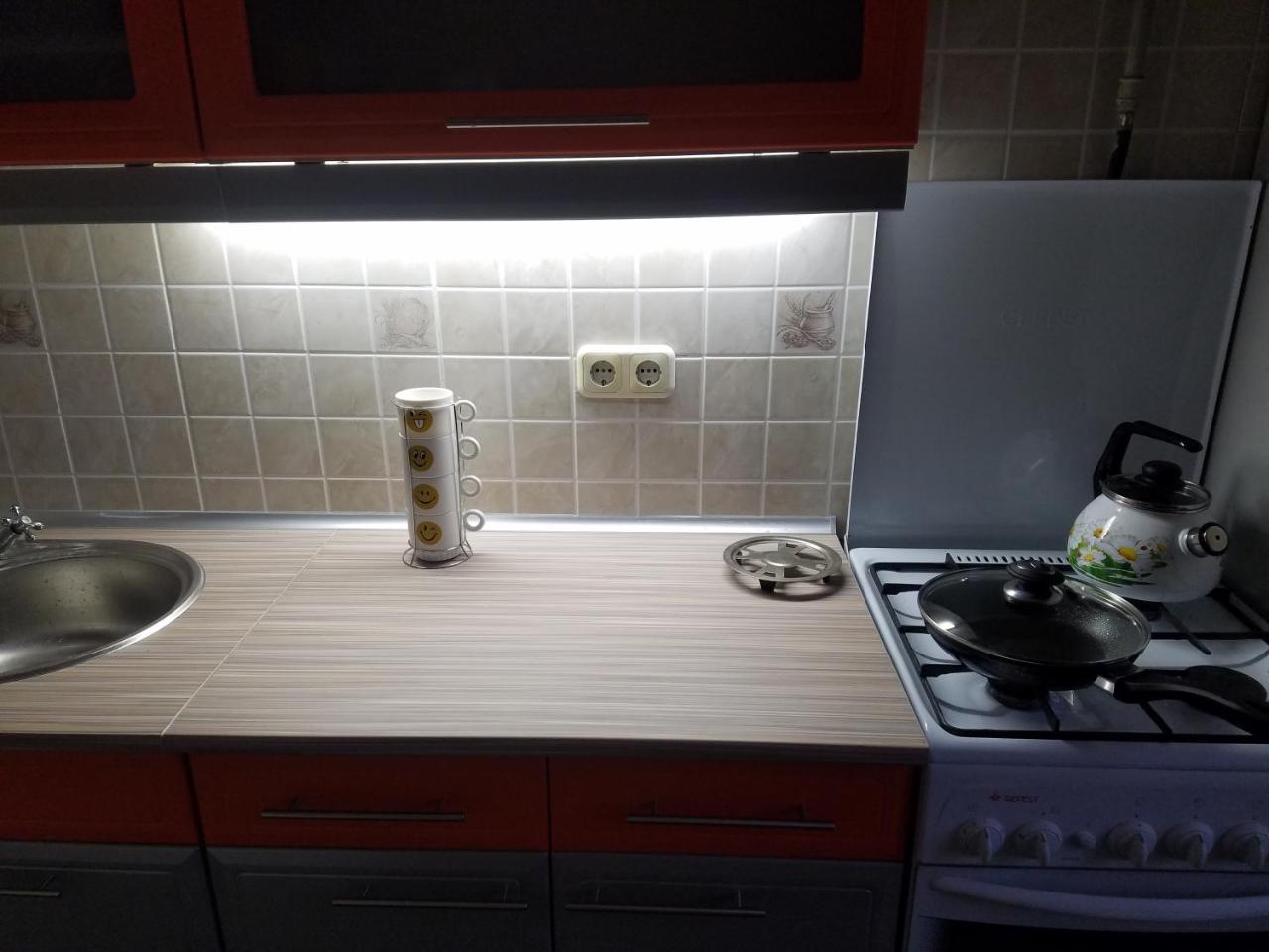 Apartment On Metro Mihalova Minsk Buitenkant foto